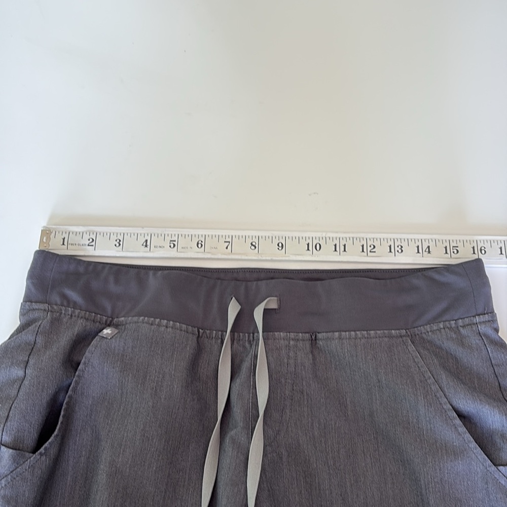 Figs Set of 2 Zamora Jogger Scrub Pants Grey #1670 6 Pockets Yoga Waist Size M - Picture 10 of 12